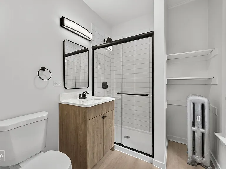 2139 W Lunt — Photo 8