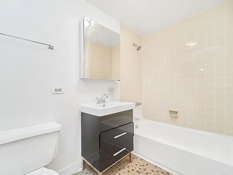 514 W 48th St #5A — Photo 9