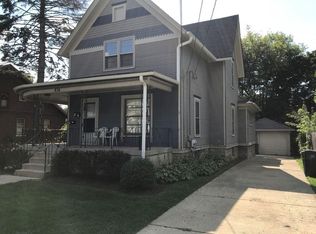 834 Bellevue Ave #1, Elgin, IL 60120