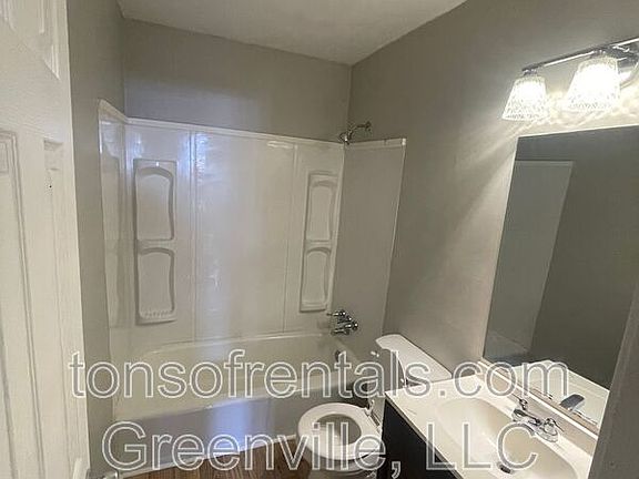 4th image of 731 Fairfax St