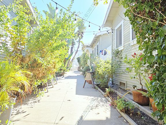 4th image of 2005 Canal St