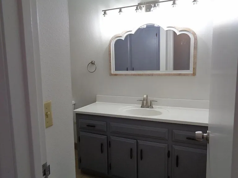 244 W Alexander Ave — Photo 10