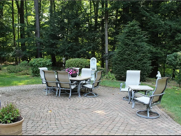 7217 Pine Tree Ct — Photo 39