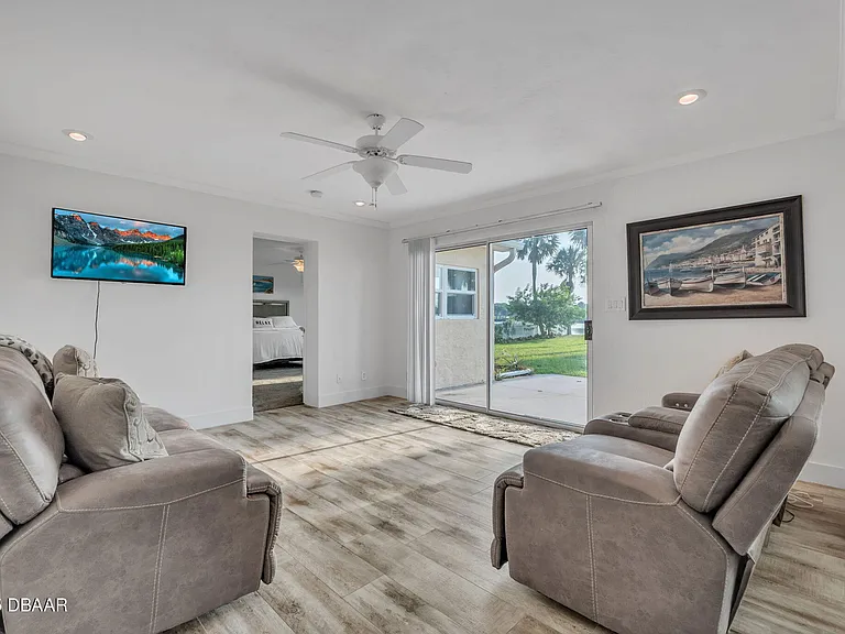 450 Lambert Ave — Photo 18