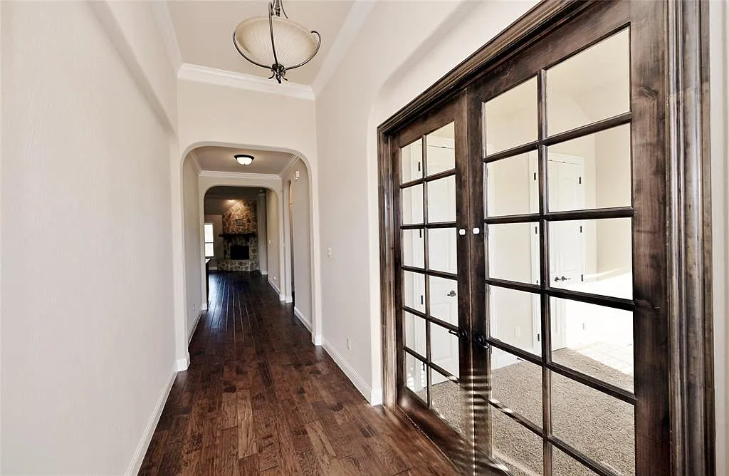 5 bed, 3.0 bath, 3041 sqft, $4,000 — Photo 2