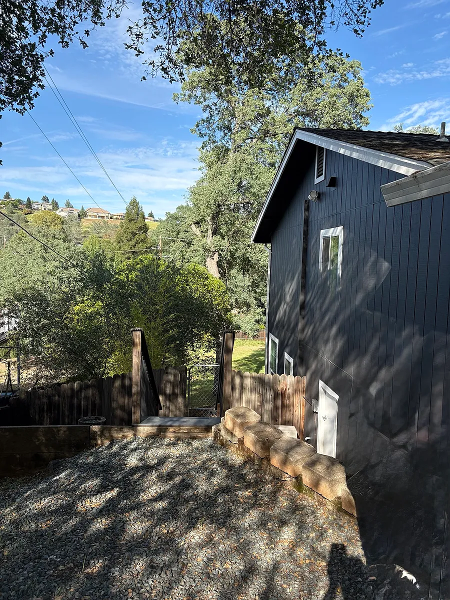 Off Street Parking - 3162 Oakwood Rd