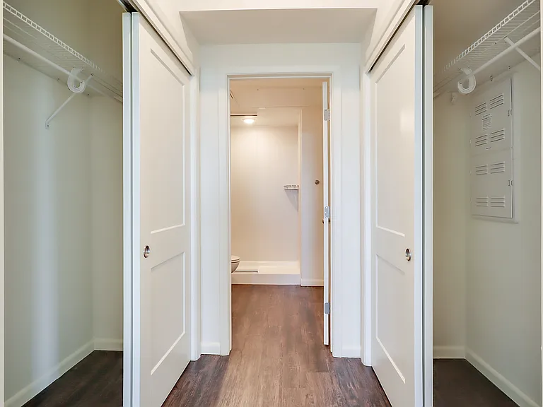 No vacancies, ask to be wait-listed. 9 Rail-Runner units (3 on each floor), named "Red River" in virtual tour.
