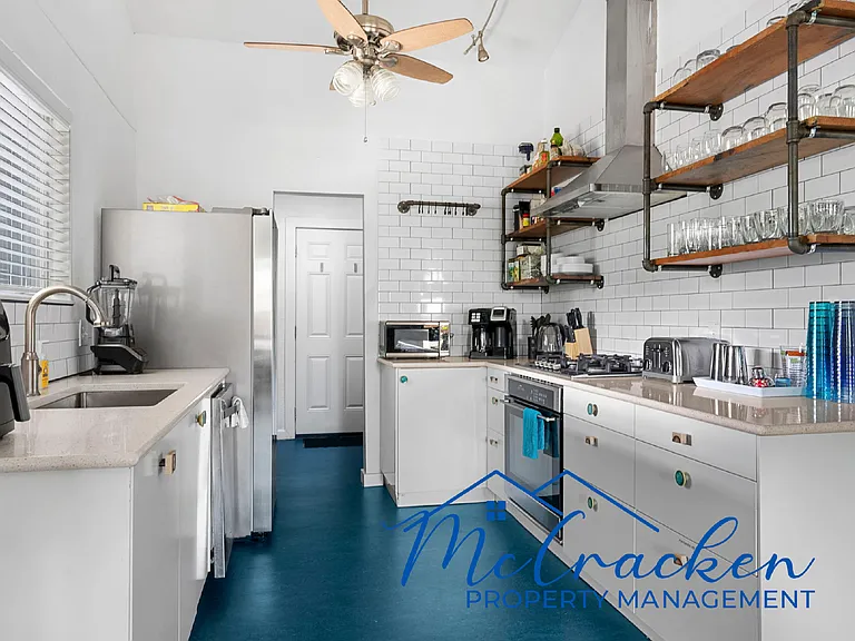 809 Nile St — Photo 11