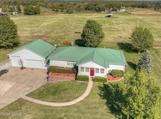 1368 E Valley St, Granby, MO 64844