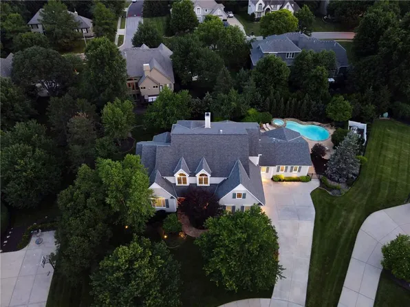 3549 W 153rd Ter, Leawood, KS 66224