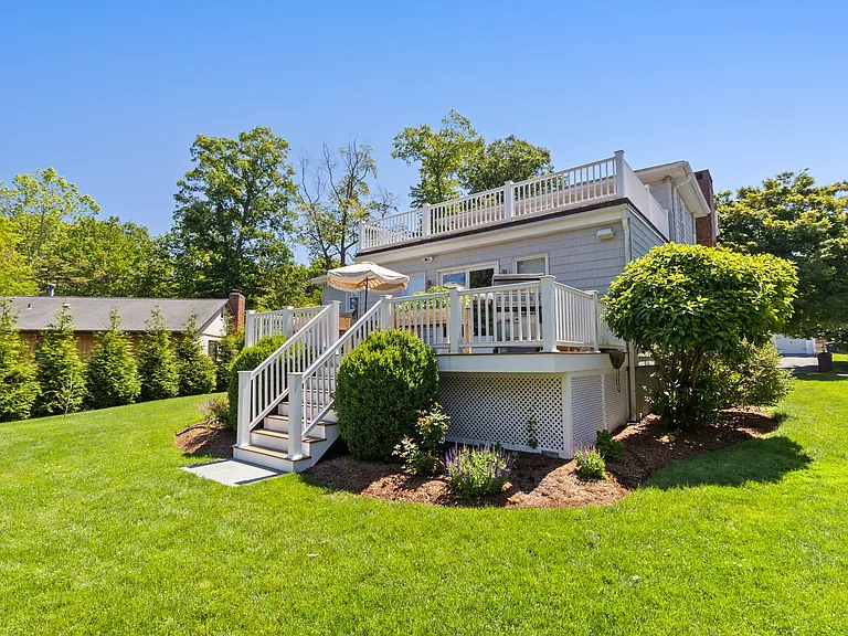 9 Deluca Dr — Photo 29