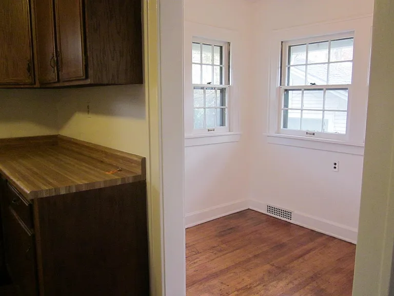 Breakfast room off kitchen