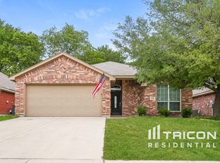 648 Clearbrook St, Azle, TX 76020
