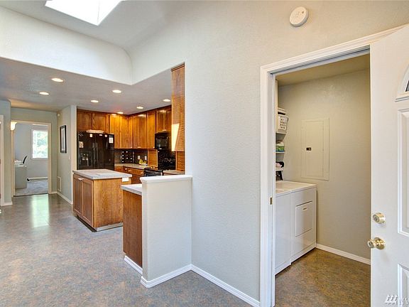 3rd image of 920 76th Avenue Ct E