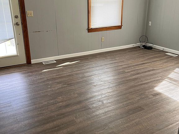 2nd image of 401 W Maple Ave