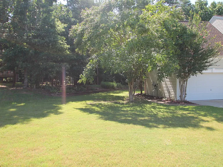 583 Stonehenge Dr — Photo 2