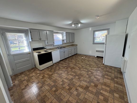 Kitchen 
Stove, Dishwasher, Fridge