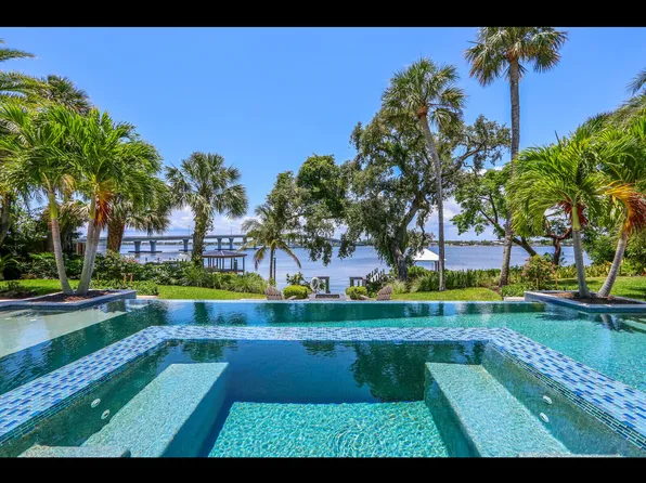 11 N River Rd, Sewalls Point, FL 34996