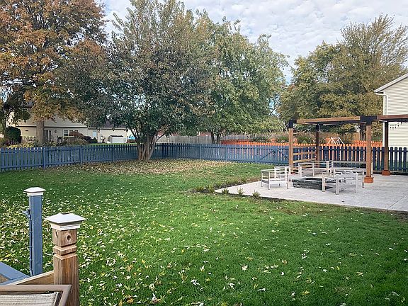 4th image of 3726 Pebblewood Pl