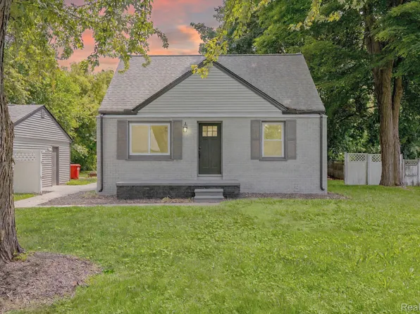 38488 Elmite St, Harrison Township, MI 48045