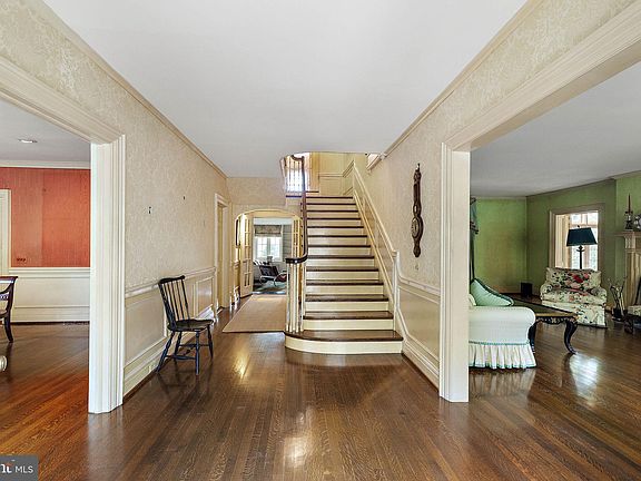 5th image of 2204 N Grant Ave