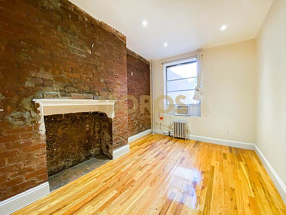 5th image of 335 E 10th St APT 3W