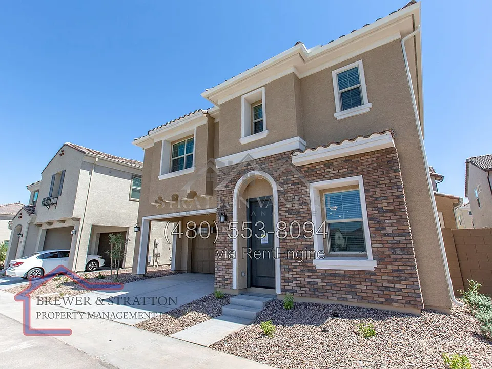1097 E Chapman Dr