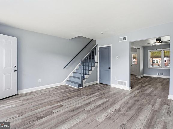 3rd image of 2123 Graythorn Rd