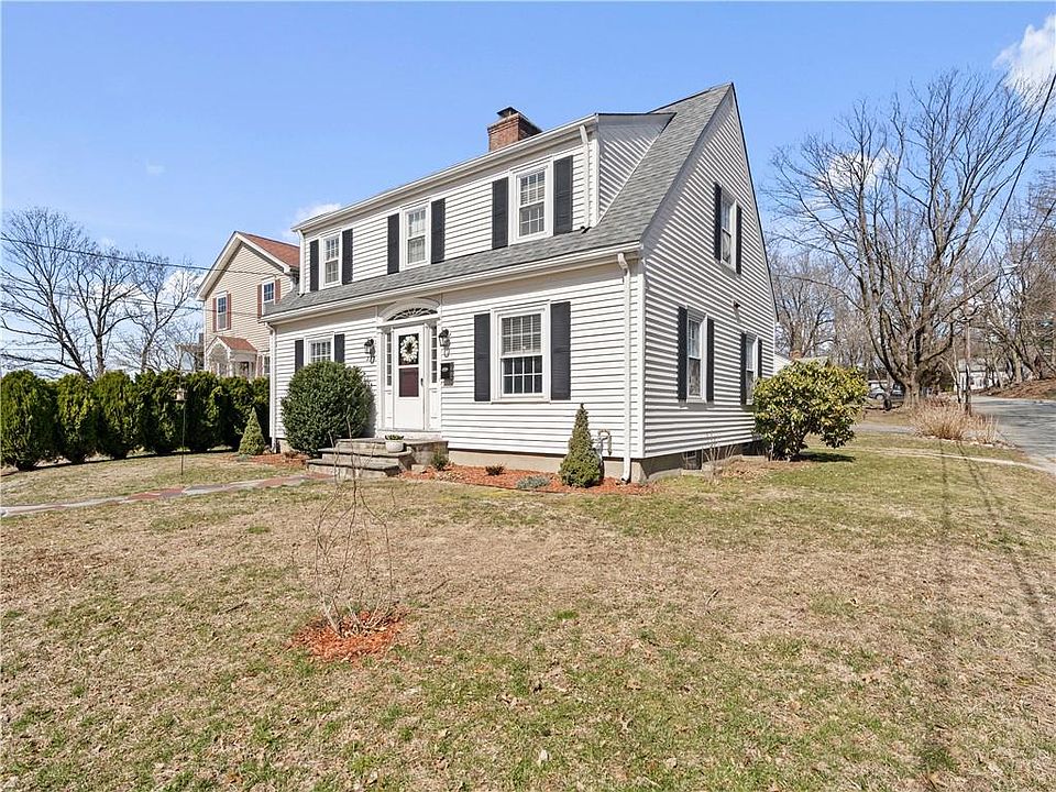 1st image of 209 Bourne Ave