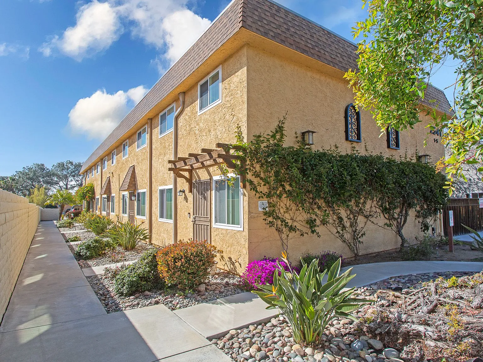 Breakwater Townhomes — Photo 3
