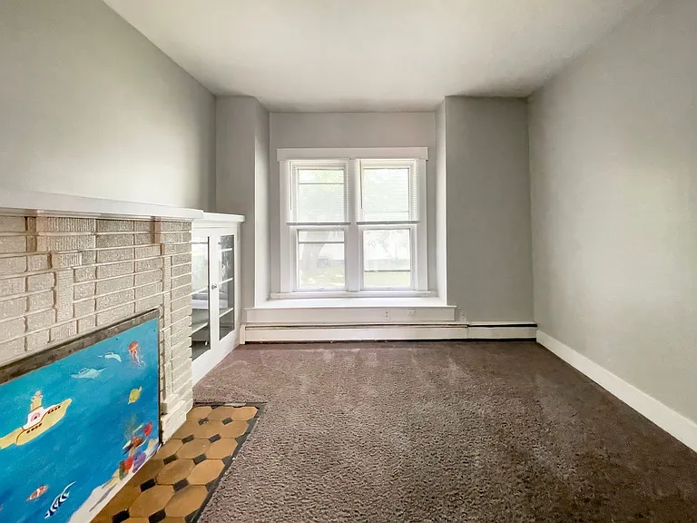 Preleasing For August! Close To Campus — Photo 20