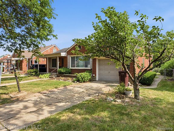 4th image of 8134 Sunburst St