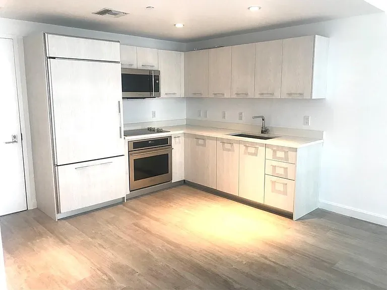 45 SW 9th St #3707 — Photo 22