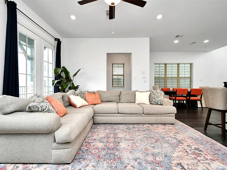 11012 Mikula Dr — Photo 38