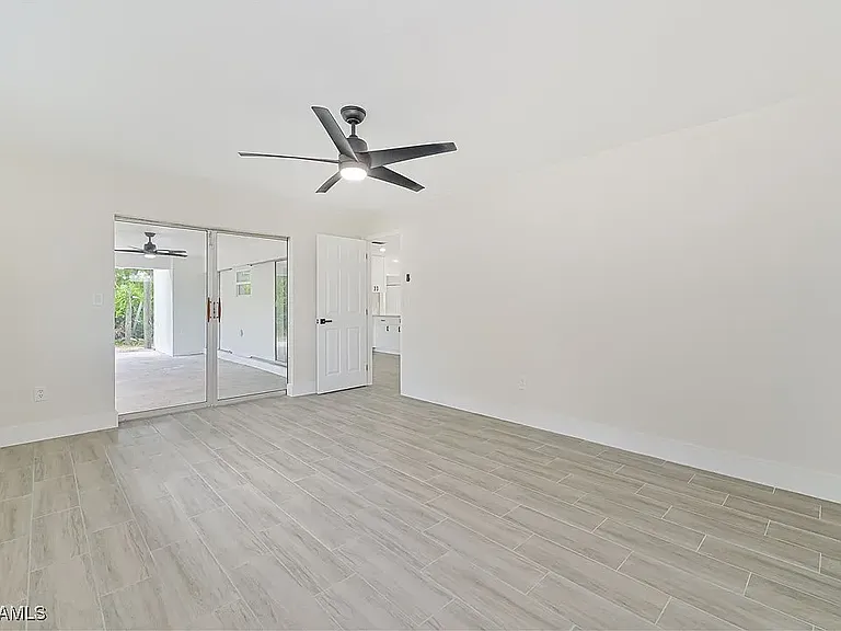 1608 Henry Ave — Photo 22
