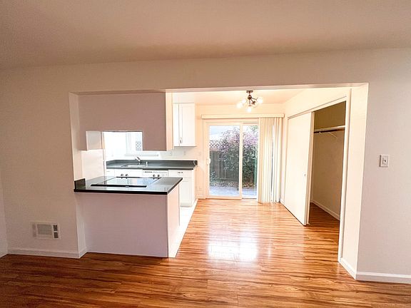 4th image of 1422 Floribunda Ave APT 1