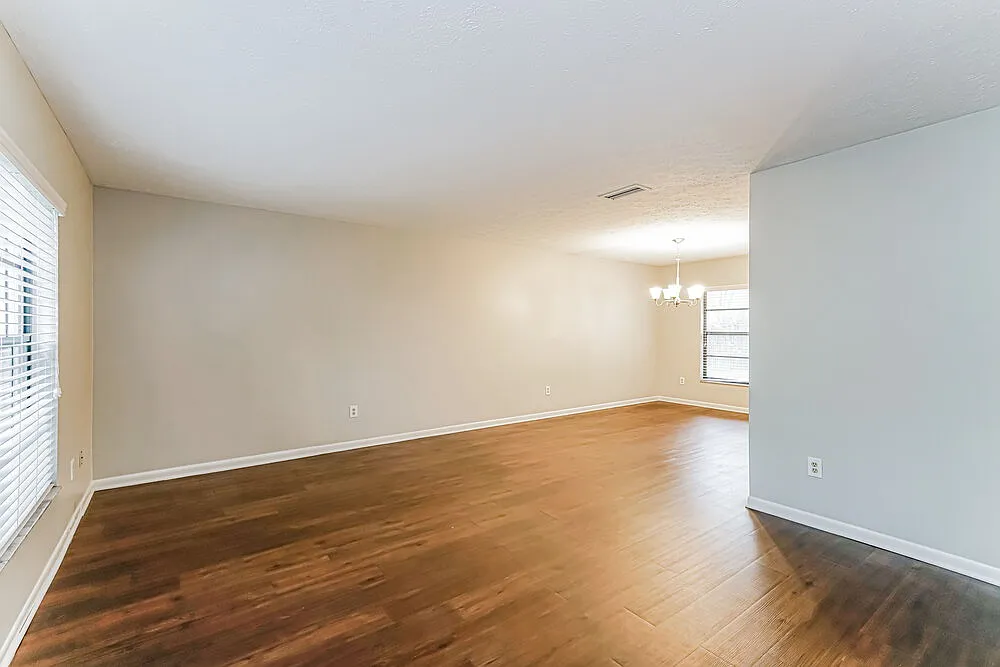 4 bed, 2.5 bath, 2019 sqft, $3,045 — Photo 4