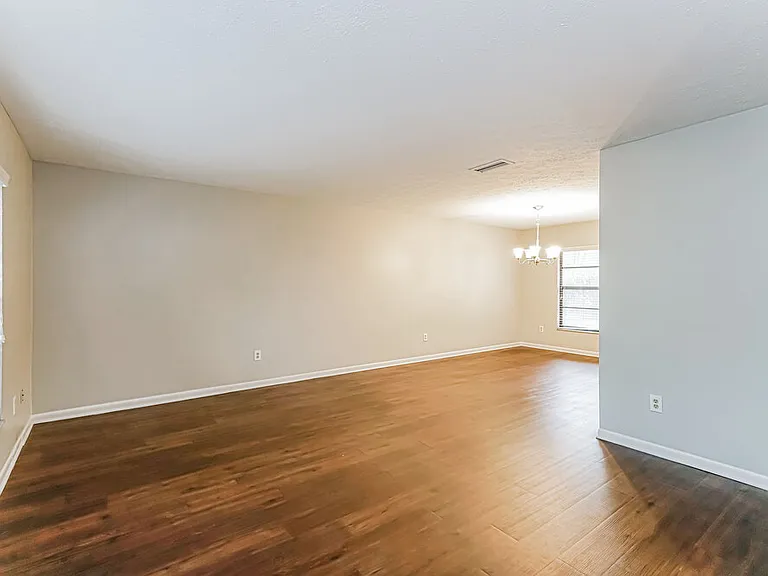 15715 Country Lake Dr — Photo 4