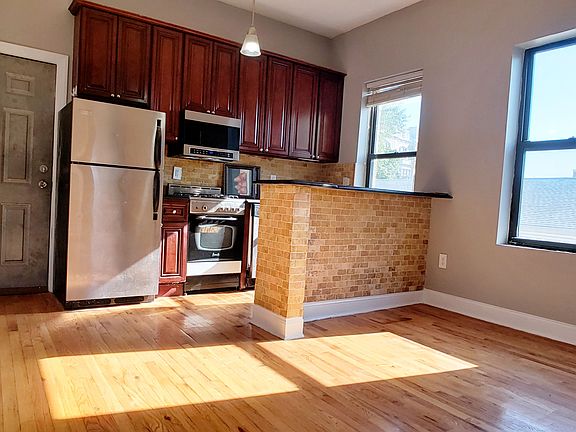 3rd image of 77 Crescent Ave APT 9