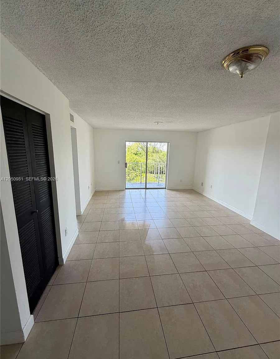 Saga Bay Gardens Condo — Photo 1