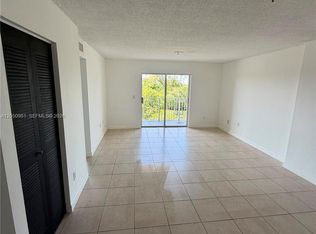 8200 SW 210th St APT 303, Cutler Bay, FL 33189
