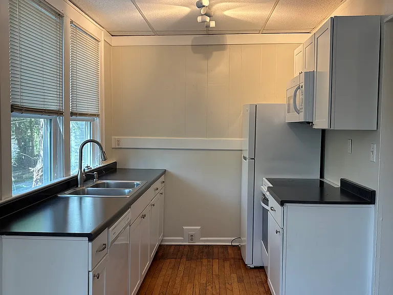 295 E Chestnut St #2 — Photo 11