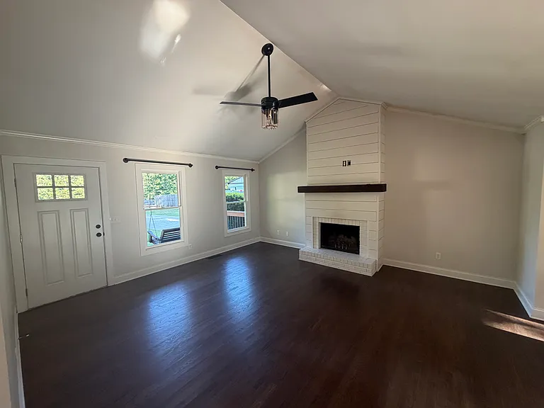 3270 Glasco Dr — Photo 3