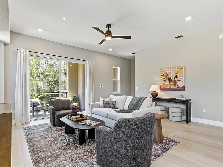 889 Morega Walk — Photo 3