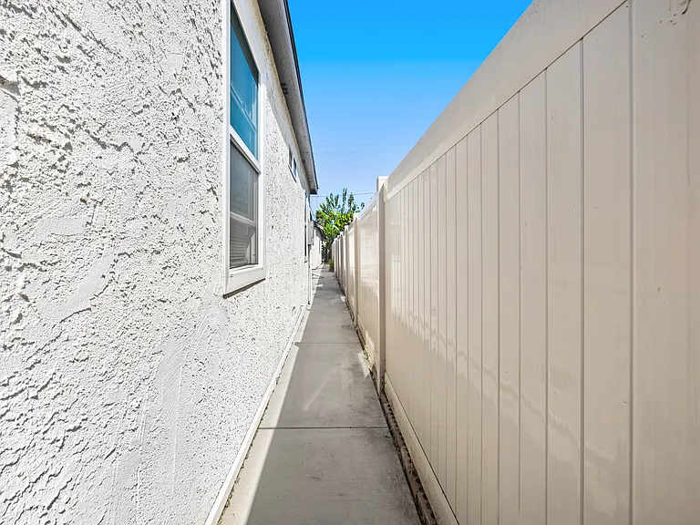 10041 Crosby Ave #A — Photo 23