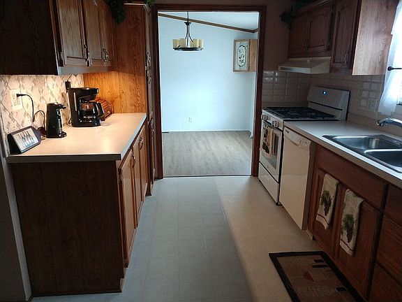 4th image of 101 Hibbard St Trailer 65