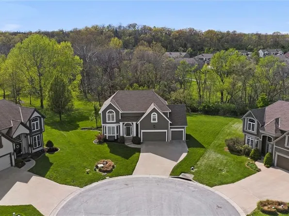 5608 NE Maybrook Cir, Lees Summit, MO 64064