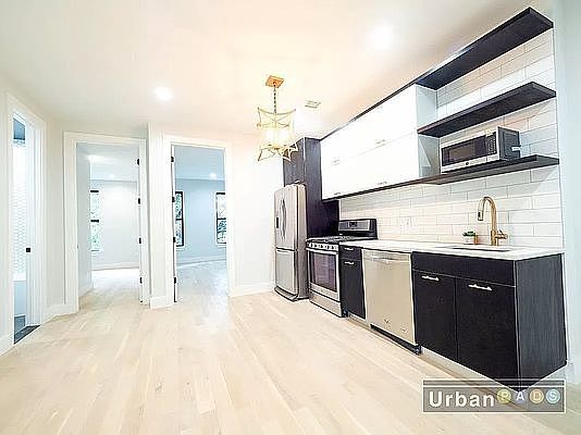 3rd image of 84 Clinton Ave #4