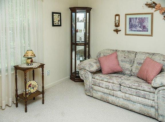 3rd image of 122 Wood Glenn Way