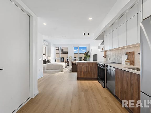 3rd image of 953 Dean St #17